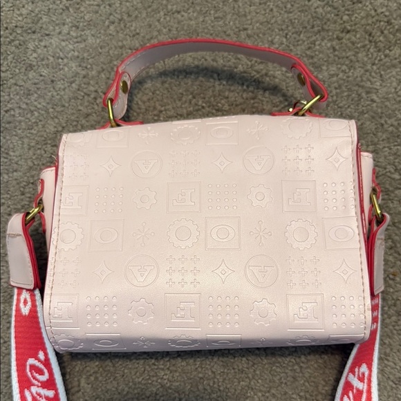 FAO Schwarz Pink Kids Bag with Accessories - Picture 4 of 9